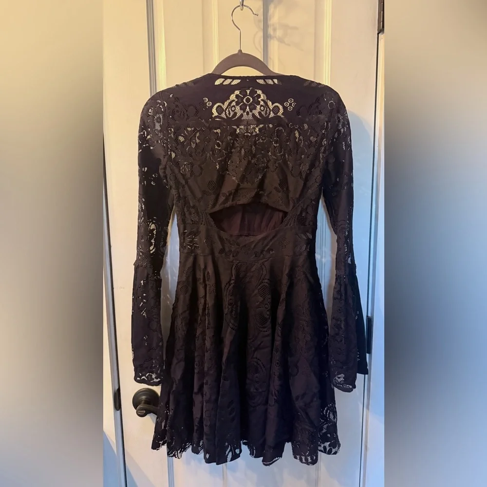FREE PEOPLE LOVERS FOLK SONG SPANISH LACE MINI DRESS BLACK SIZE 2 MINT CONDITION - Picture 8 of 15